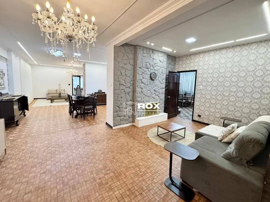 Casa com 7 quartos para alugar, 672m2 em Cristo Rei, Curitiba - PR - imagem 9 Foto 9 de Casa com 7 quartos para alugar, 672m2 em Cristo Rei, Curitiba - PR