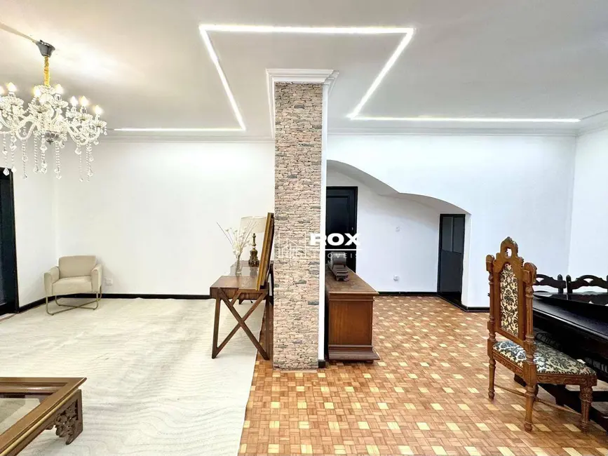 Casa com 7 quartos para alugar, 672m2 em Cristo Rei, Curitiba - PR - imagem 8 Foto 8 de Casa com 7 quartos para alugar, 672m2 em Cristo Rei, Curitiba - PR