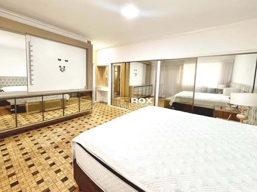 Casa com 7 quartos para alugar, 672m2 em Cristo Rei, Curitiba - PR - imagem 4 Foto 4 de Casa com 7 quartos para alugar, 672m2 em Cristo Rei, Curitiba - PR