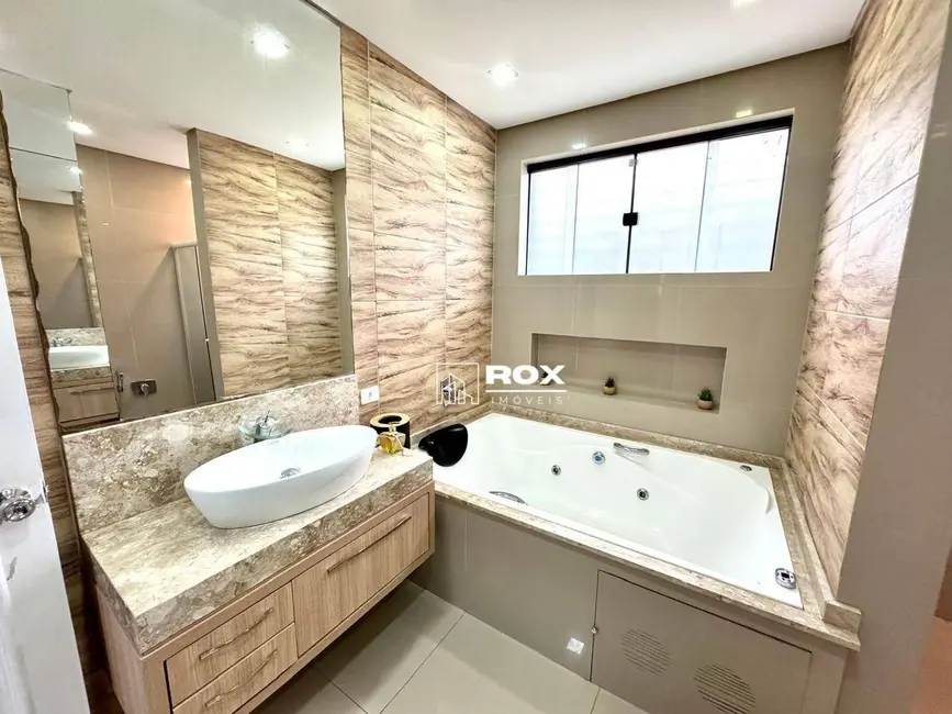 Casa com 7 quartos para alugar, 672m2 em Cristo Rei, Curitiba - PR - imagem 6 Foto 6 de Casa com 7 quartos para alugar, 672m2 em Cristo Rei, Curitiba - PR