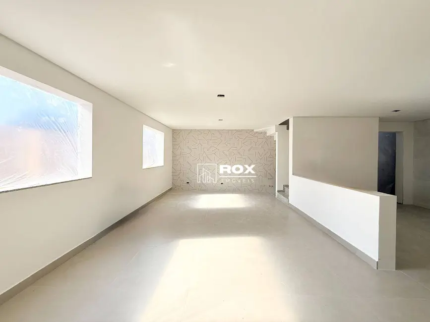 Sobrado com 3 quartos para alugar, 135m2 em Santa Felicidade, Curitiba - PR - imagem 2 Foto 2 de Sobrado com 3 quartos para alugar, 135m2 em Santa Felicidade, Curitiba - PR