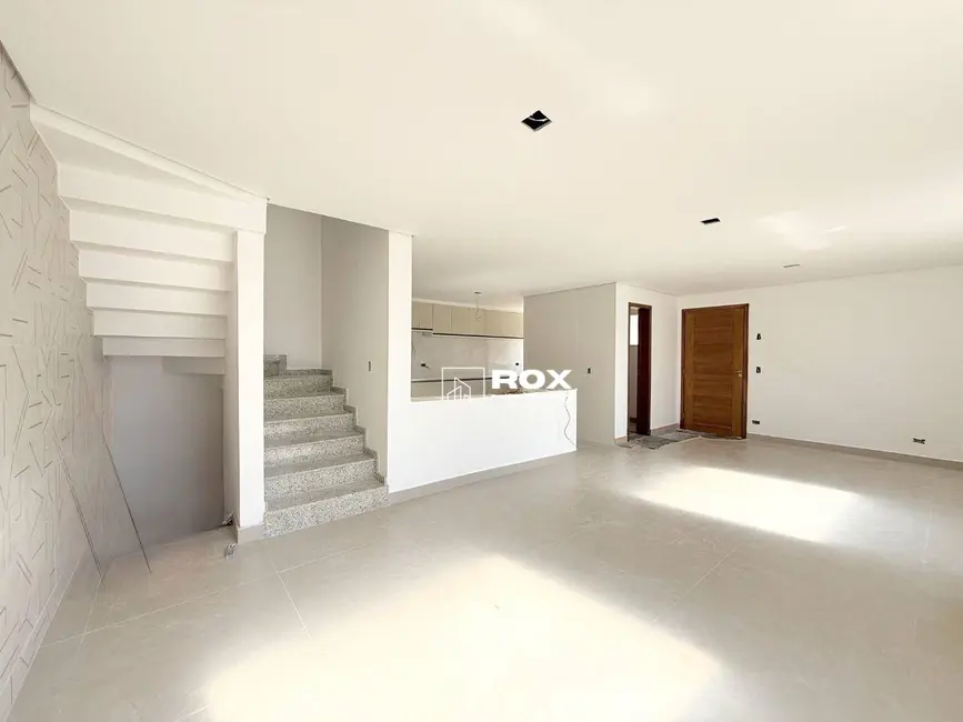 Sobrado com 3 quartos para alugar, 135m2 em Santa Felicidade, Curitiba - PR - imagem 4 Foto 4 de Sobrado com 3 quartos para alugar, 135m2 em Santa Felicidade, Curitiba - PR