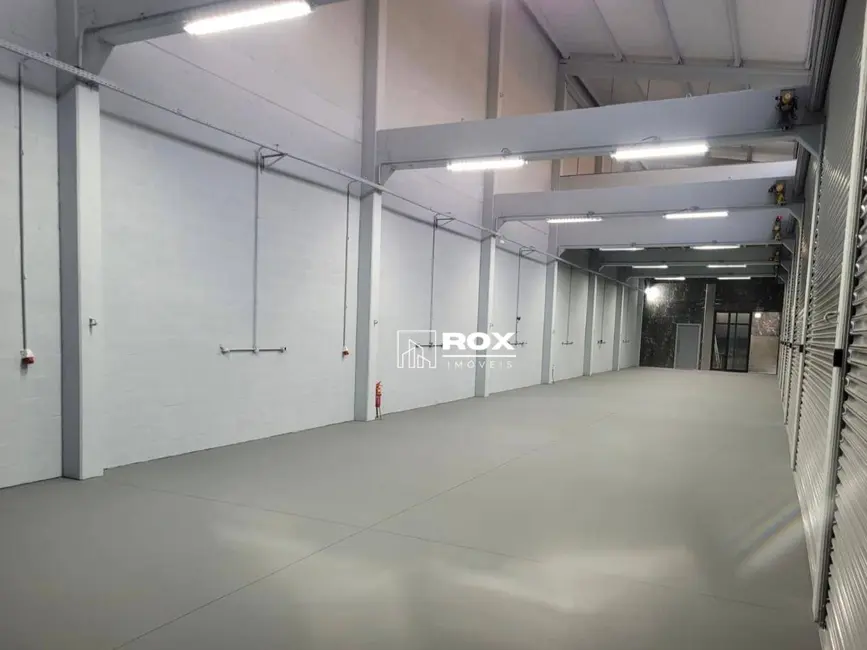 Armazém / Galpão para alugar, 712m2 em Parolin, Curitiba - PR - imagem 4 Foto 4 de Armazém / Galpão para alugar, 712m2 em Parolin, Curitiba - PR