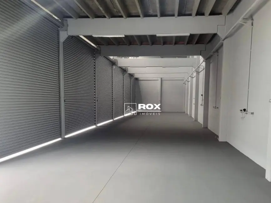 Armazém / Galpão para alugar, 712m2 em Parolin, Curitiba - PR - imagem 3 Foto 3 de Armazém / Galpão para alugar, 712m2 em Parolin, Curitiba - PR