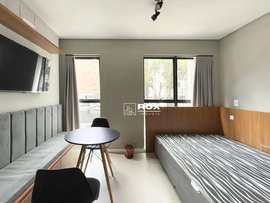 Foto 2 de Kitnet com 1 quarto para alugar, 38m2 em Água Verde, Curitiba - PR