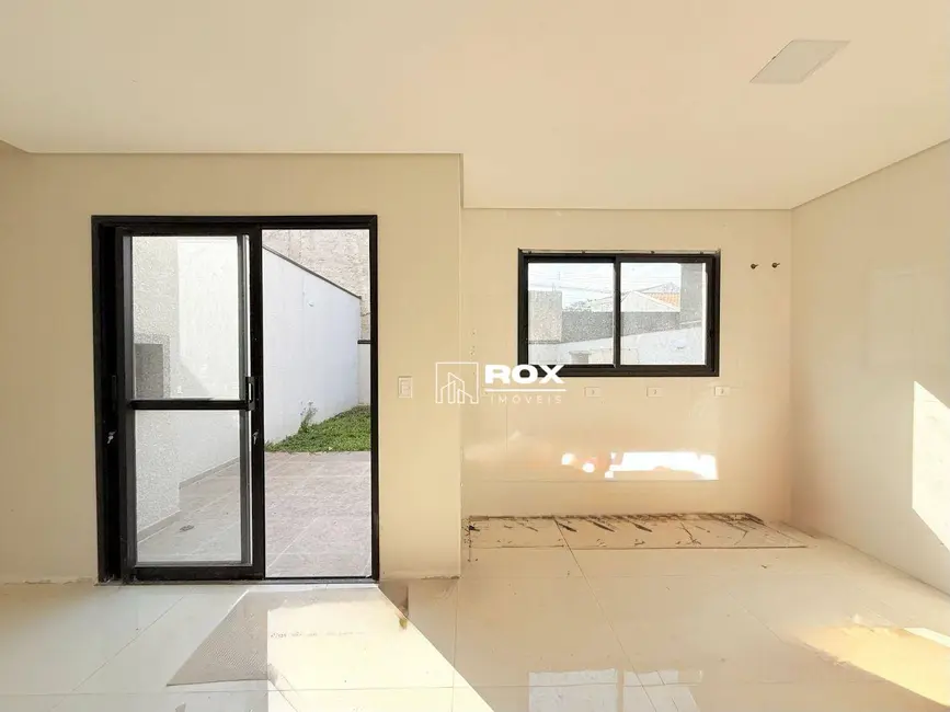 Sobrado com 3 quartos à venda, 238m2 em Santa Cândida, Curitiba - PR - imagem 6 Foto 6 de Sobrado com 3 quartos à venda, 238m2 em Santa Cândida, Curitiba - PR