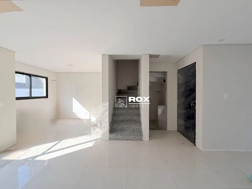 Sobrado com 3 quartos à venda, 238m2 em Santa Cândida, Curitiba - PR - imagem 4 Foto 4 de Sobrado com 3 quartos à venda, 238m2 em Santa Cândida, Curitiba - PR