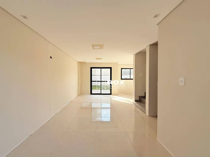 Sobrado com 3 quartos à venda, 238m2 em Santa Cândida, Curitiba - PR - imagem 2 Foto 2 de Sobrado com 3 quartos à venda, 238m2 em Santa Cândida, Curitiba - PR