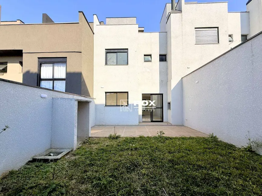 Sobrado com 3 quartos à venda, 238m2 em Santa Cândida, Curitiba - PR - imagem 9 Foto 9 de Sobrado com 3 quartos à venda, 238m2 em Santa Cândida, Curitiba - PR