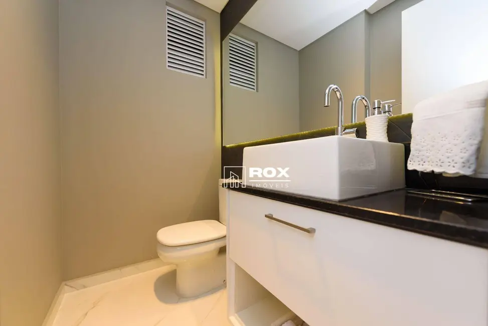 Apartamento com 3 quartos à venda, 118m2 em São Francisco, Curitiba - PR - imagem 7 Foto 7 de Apartamento com 3 quartos à venda, 118m2 em São Francisco, Curitiba - PR