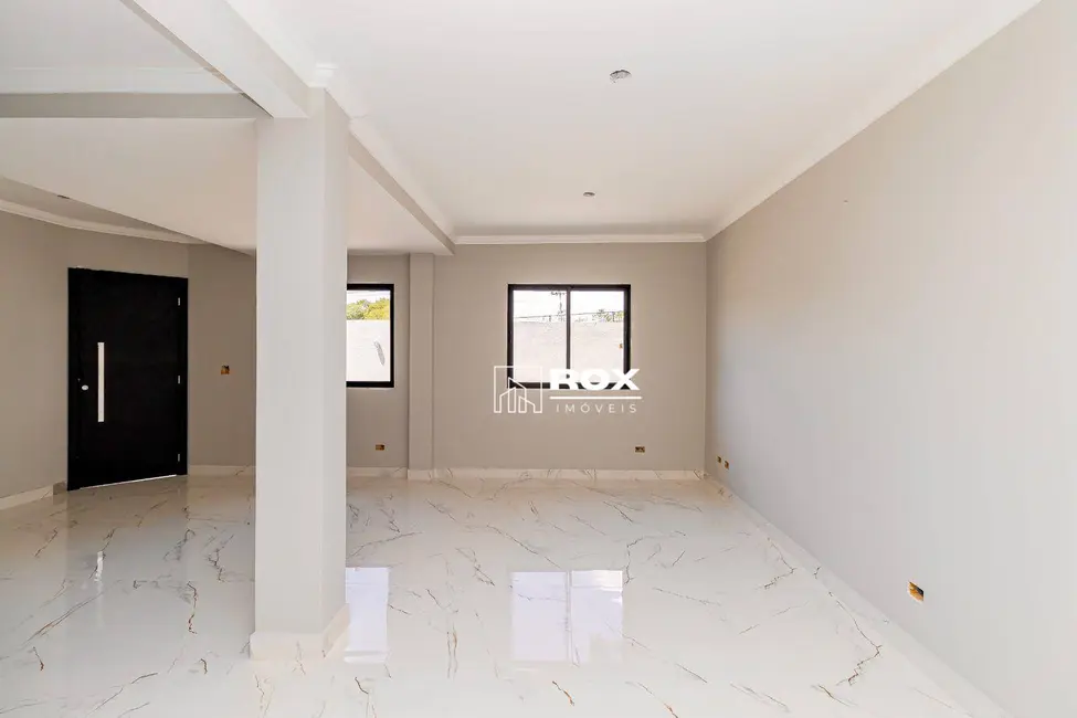 Sobrado com 3 quartos à venda, 200m2 em São Braz, Curitiba - PR - imagem 3 Foto 3 de Sobrado com 3 quartos à venda, 200m2 em São Braz, Curitiba - PR