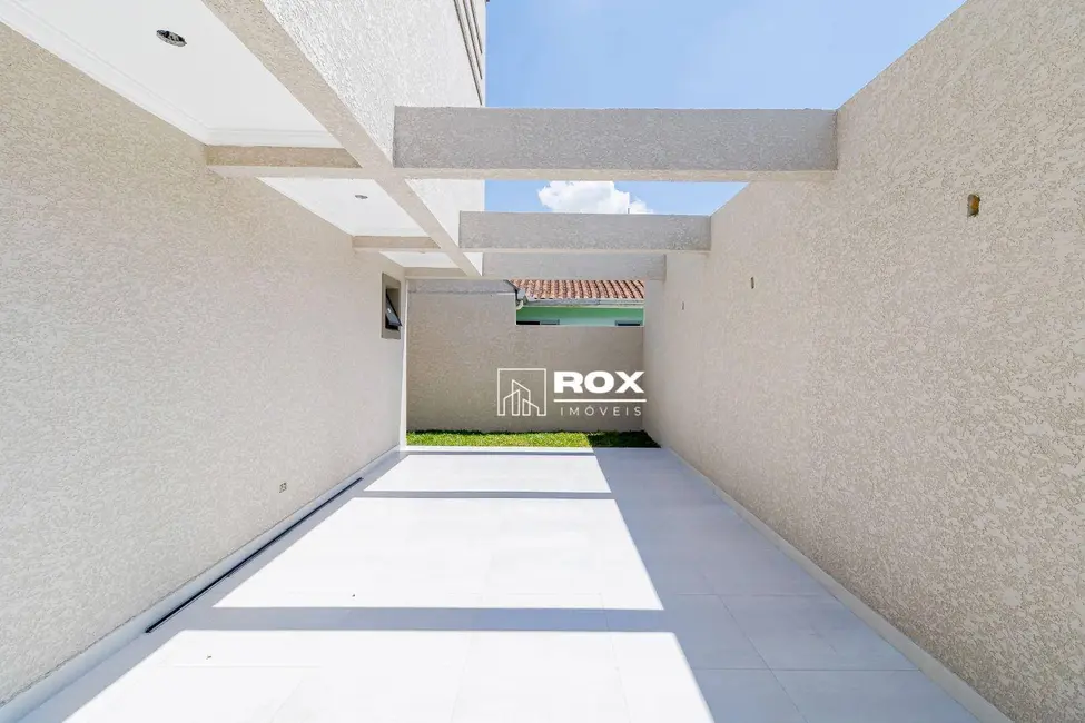 Sobrado com 3 quartos à venda, 200m2 em São Braz, Curitiba - PR - imagem 4 Foto 4 de Sobrado com 3 quartos à venda, 200m2 em São Braz, Curitiba - PR