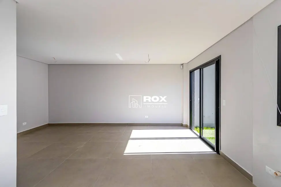 Sobrado com 4 quartos à venda, 122m2 em Uberaba, Curitiba - PR - imagem 8 Foto 8 de Sobrado com 4 quartos à venda, 122m2 em Uberaba, Curitiba - PR