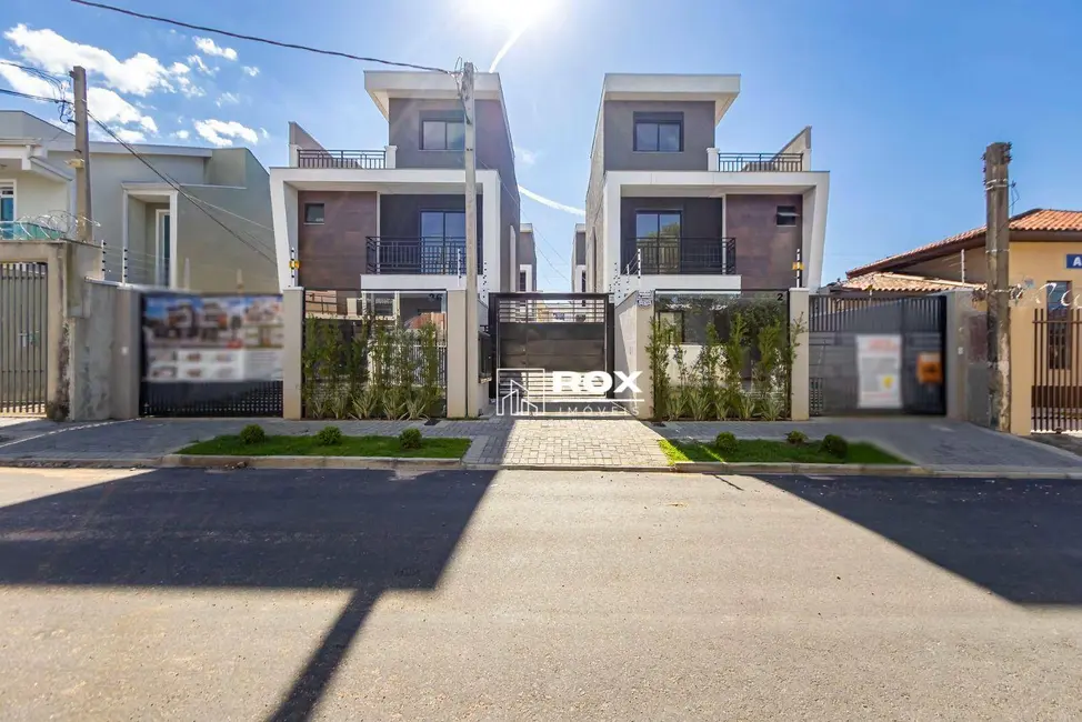 Sobrado com 4 quartos à venda, 122m2 em Uberaba, Curitiba - PR - imagem 2 Foto 2 de Sobrado com 4 quartos à venda, 122m2 em Uberaba, Curitiba - PR