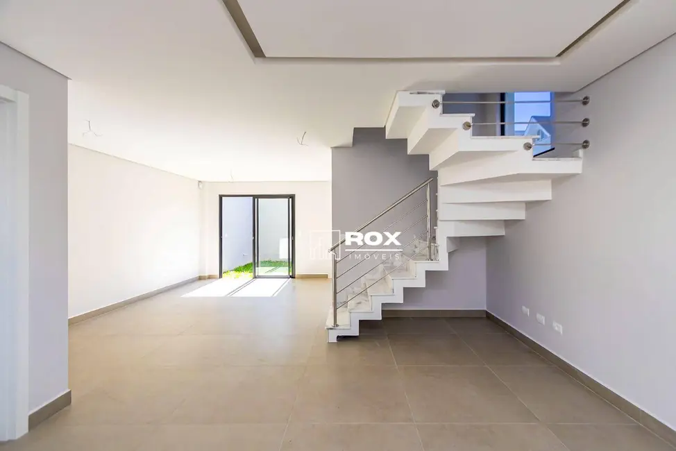 Sobrado com 4 quartos à venda, 122m2 em Uberaba, Curitiba - PR - imagem 3 Foto 3 de Sobrado com 4 quartos à venda, 122m2 em Uberaba, Curitiba - PR