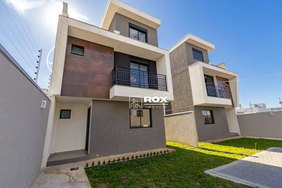 Sobrado com 4 quartos à venda, 122m2 em Uberaba, Curitiba - PR - imagem 1 Foto 1 de Sobrado com 4 quartos à venda, 122m2 em Uberaba, Curitiba - PR