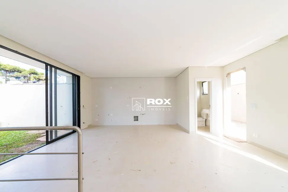 Sobrado com 3 quartos à venda, 177m2 em Guabirotuba, Curitiba - PR - imagem 5 Foto 5 de Sobrado com 3 quartos à venda, 177m2 em Guabirotuba, Curitiba - PR