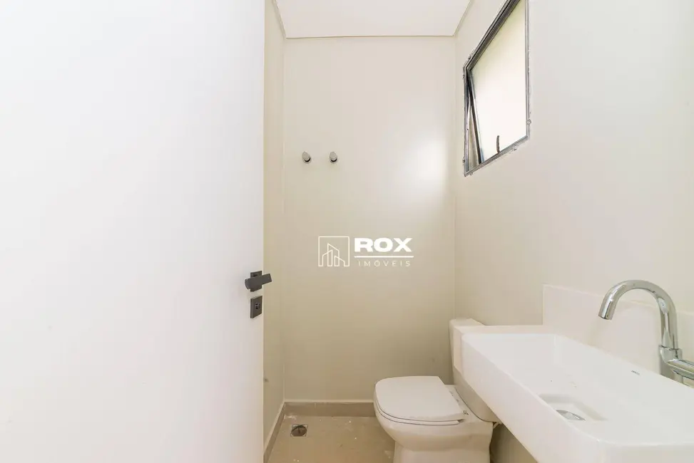 Sobrado com 3 quartos à venda, 177m2 em Guabirotuba, Curitiba - PR - imagem 6 Foto 6 de Sobrado com 3 quartos à venda, 177m2 em Guabirotuba, Curitiba - PR