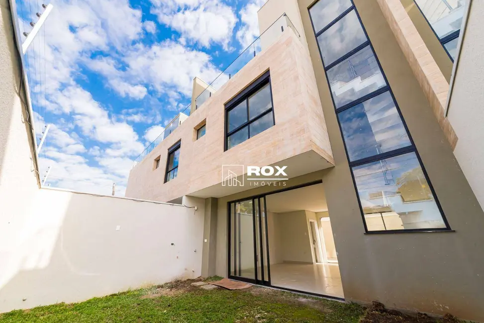 Sobrado com 3 quartos à venda, 177m2 em Guabirotuba, Curitiba - PR - imagem 2 Foto 2 de Sobrado com 3 quartos à venda, 177m2 em Guabirotuba, Curitiba - PR