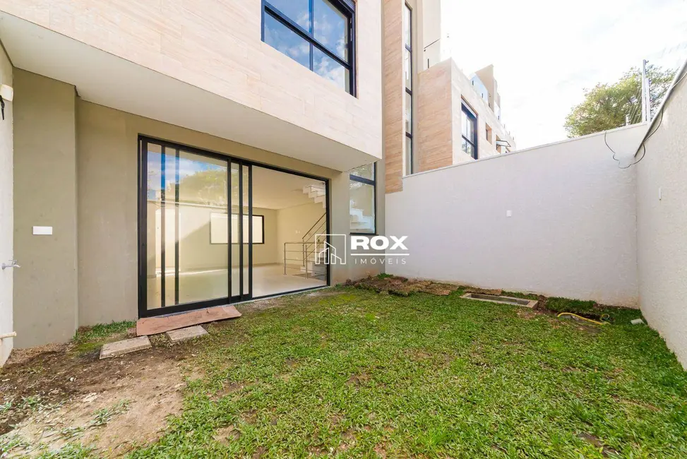 Sobrado com 3 quartos à venda, 177m2 em Guabirotuba, Curitiba - PR - imagem 8 Foto 8 de Sobrado com 3 quartos à venda, 177m2 em Guabirotuba, Curitiba - PR