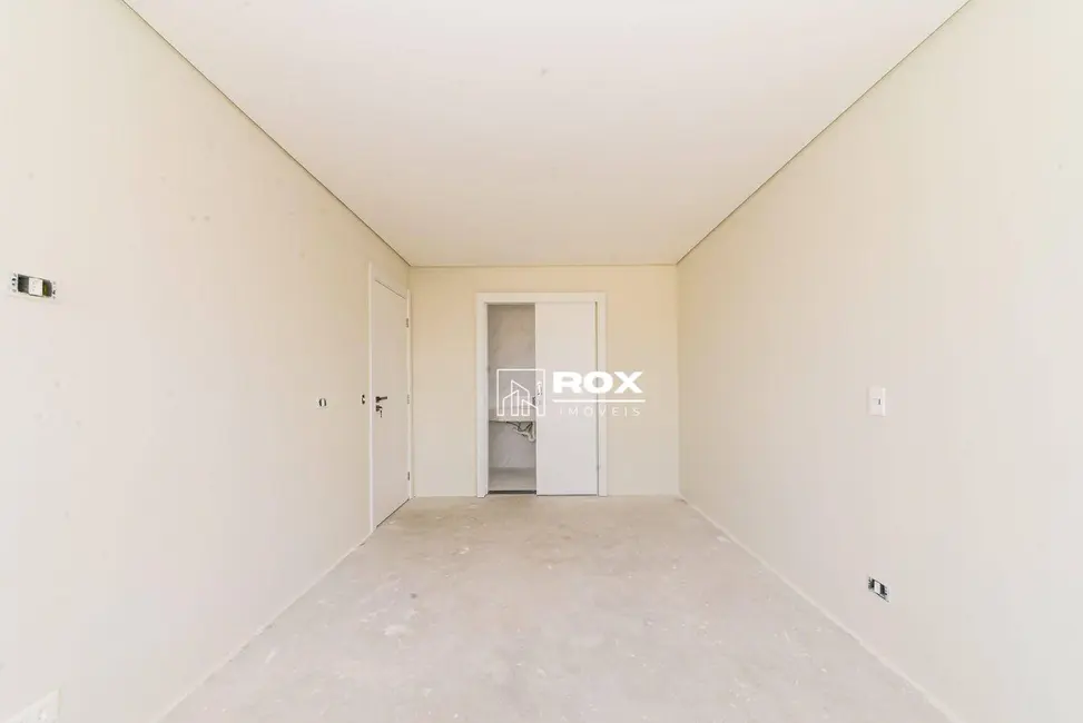 Sobrado com 3 quartos à venda, 178m2 em Guabirotuba, Curitiba - PR - imagem 9 Foto 9 de Sobrado com 3 quartos à venda, 178m2 em Guabirotuba, Curitiba - PR