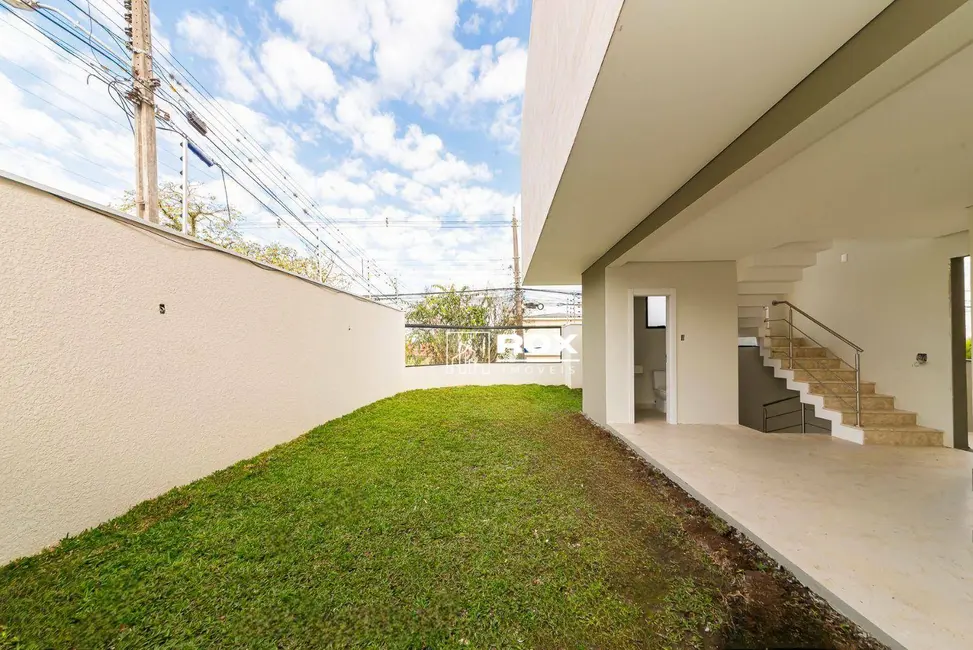 Sobrado com 3 quartos à venda, 178m2 em Guabirotuba, Curitiba - PR - imagem 2 Foto 2 de Sobrado com 3 quartos à venda, 178m2 em Guabirotuba, Curitiba - PR