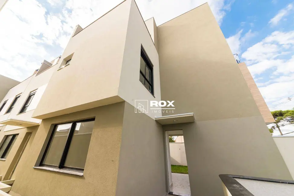 Sobrado com 3 quartos à venda, 178m2 em Guabirotuba, Curitiba - PR - imagem 3 Foto 3 de Sobrado com 3 quartos à venda, 178m2 em Guabirotuba, Curitiba - PR