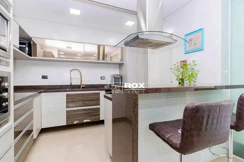 Foto 9 de Casa de Condomínio com 4 quartos para alugar, 266m2 em Santa Cândida, Curitiba - PR