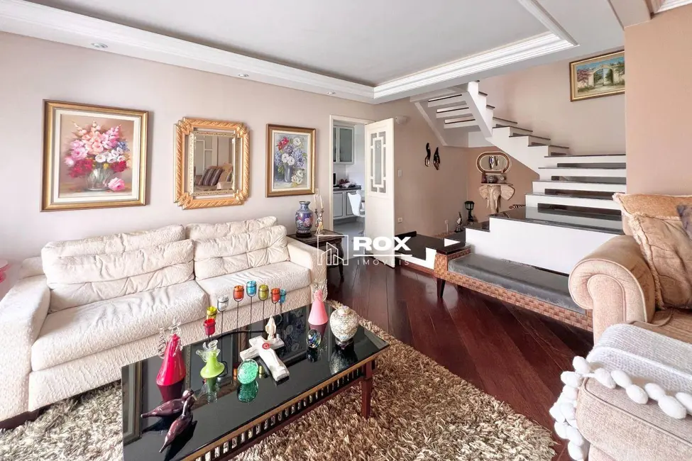 Casa com 4 quartos à venda, 328m2 em São Braz, Curitiba - PR - imagem 3 Foto 3 de Casa com 4 quartos à venda, 328m2 em São Braz, Curitiba - PR