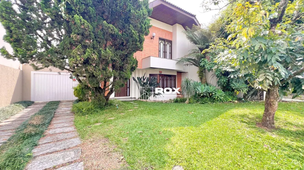 Casa com 4 quartos à venda, 328m2 em São Braz, Curitiba - PR - imagem 1 Foto 1 de Casa com 4 quartos à venda, 328m2 em São Braz, Curitiba - PR