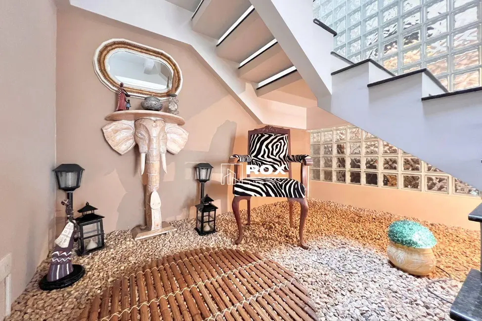Casa com 4 quartos à venda, 328m2 em São Braz, Curitiba - PR - imagem 9 Foto 9 de Casa com 4 quartos à venda, 328m2 em São Braz, Curitiba - PR