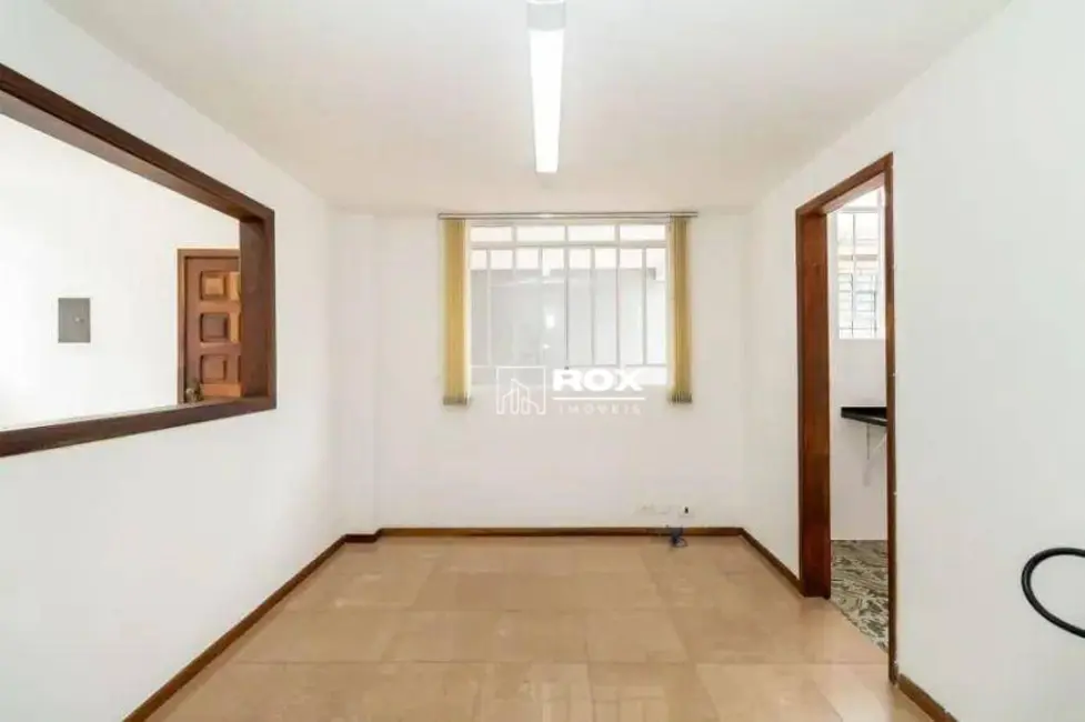 Casa com 3 quartos para alugar, 190m2 em Seminário, Curitiba - PR - imagem 3 Foto 3 de Casa com 3 quartos para alugar, 190m2 em Seminário, Curitiba - PR