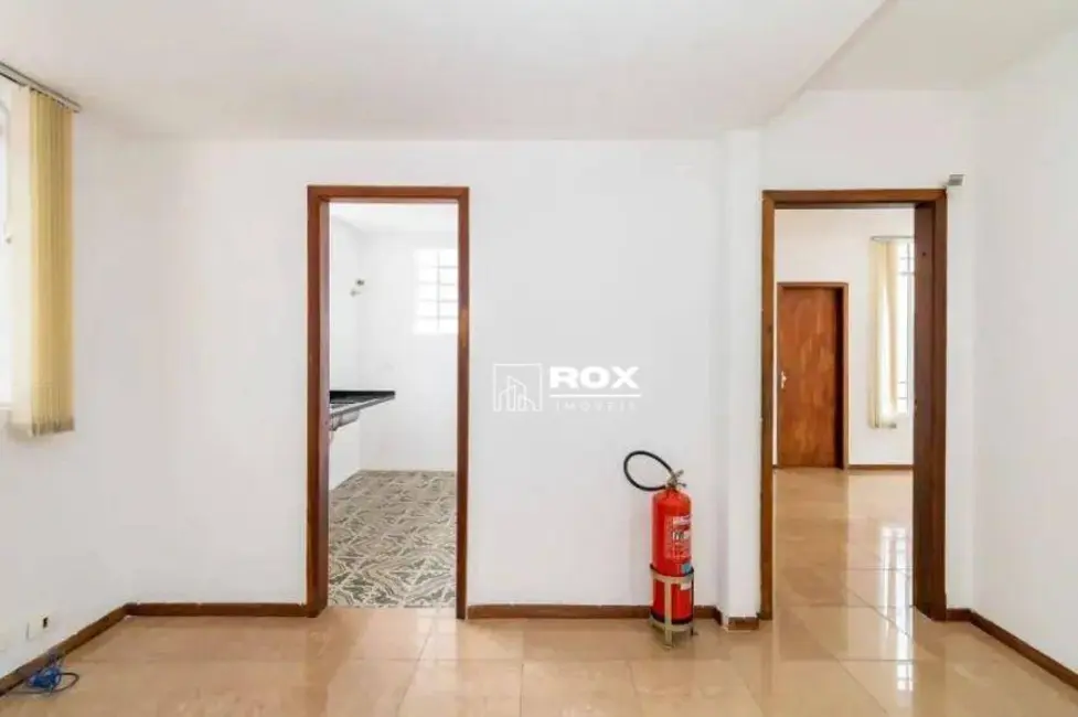 Casa com 3 quartos para alugar, 190m2 em Seminário, Curitiba - PR - imagem 6 Foto 6 de Casa com 3 quartos para alugar, 190m2 em Seminário, Curitiba - PR