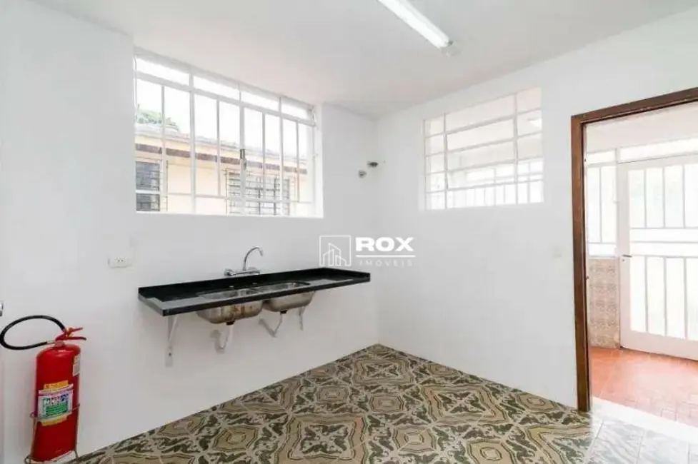 Casa com 3 quartos para alugar, 190m2 em Seminário, Curitiba - PR - imagem 9 Foto 9 de Casa com 3 quartos para alugar, 190m2 em Seminário, Curitiba - PR