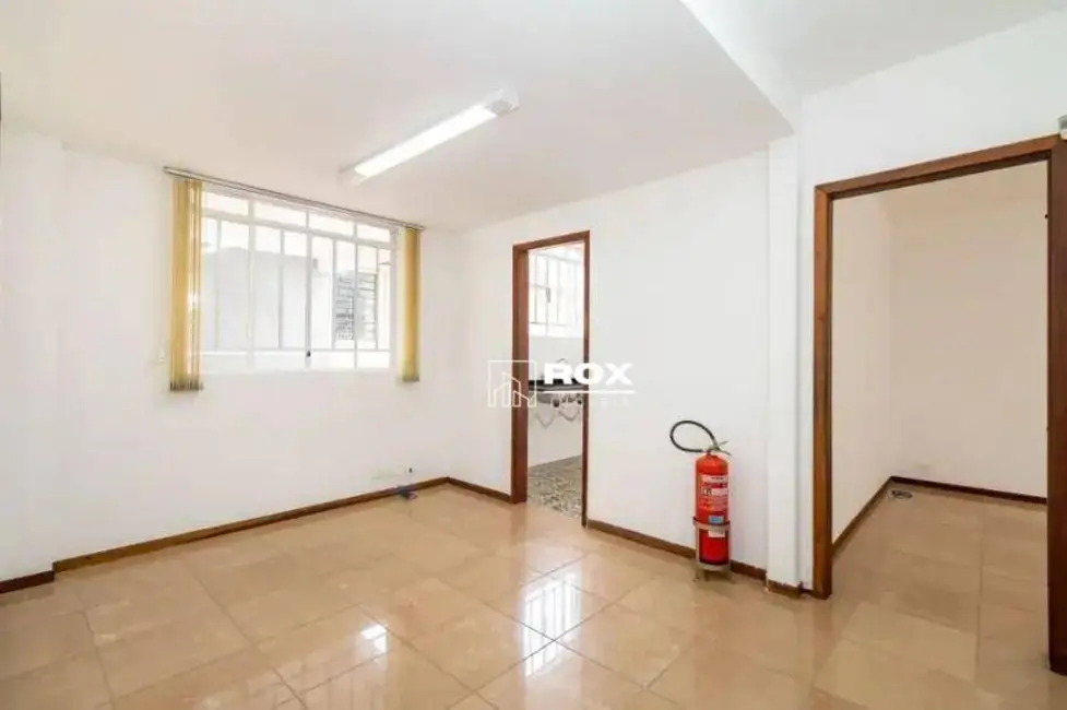 Casa com 3 quartos para alugar, 190m2 em Seminário, Curitiba - PR - imagem 4 Foto 4 de Casa com 3 quartos para alugar, 190m2 em Seminário, Curitiba - PR