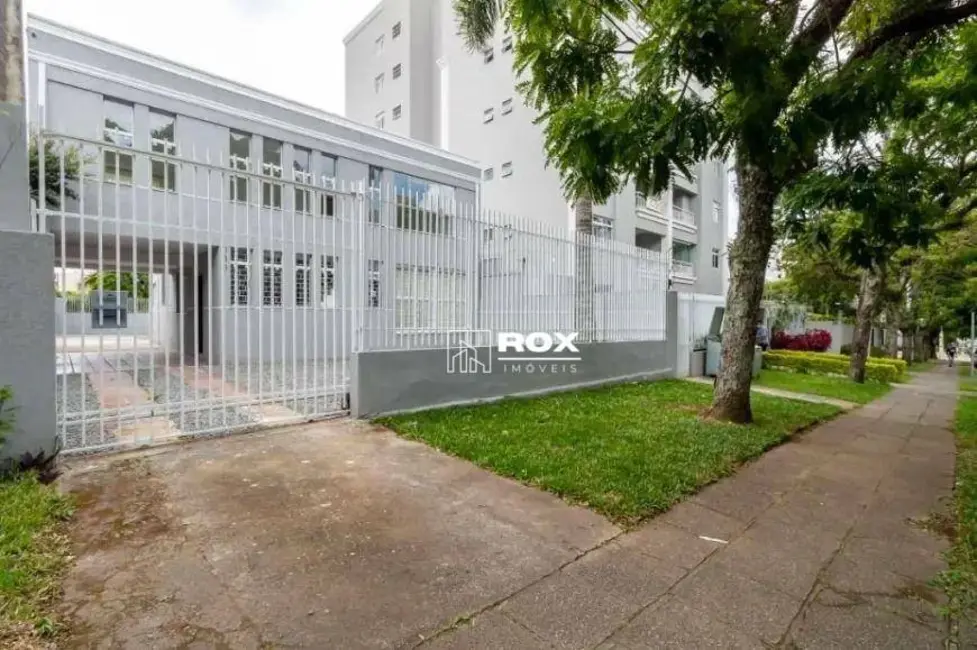 Casa com 3 quartos para alugar, 190m2 em Seminário, Curitiba - PR - imagem 2 Foto 2 de Casa com 3 quartos para alugar, 190m2 em Seminário, Curitiba - PR