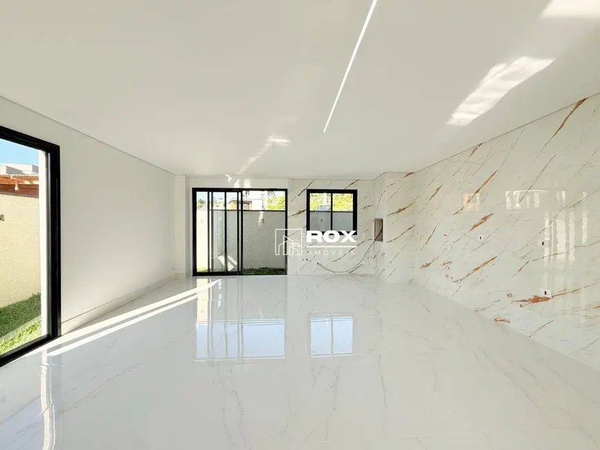 Casa de Condomínio com 3 quartos à venda, 124m2 em Santa Cândida, Curitiba - PR - imagem 2 Foto 2 de Casa de Condomínio com 3 quartos à venda, 124m2 em Santa Cândida, Curitiba - PR