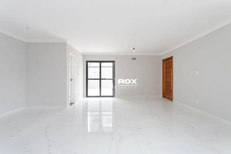 Sobrado com 3 quartos à venda, 138m2 em Pinhais - PR - imagem 3 Foto 3 de Sobrado com 3 quartos à venda, 138m2 em Pinhais - PR