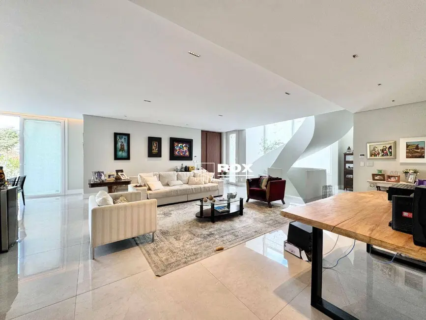 Casa de Condomínio com 5 quartos à venda, 463m2 em Santo Inácio, Curitiba - PR - imagem 9 Foto 9 de Casa de Condomínio com 5 quartos à venda, 463m2 em Santo Inácio, Curitiba - PR