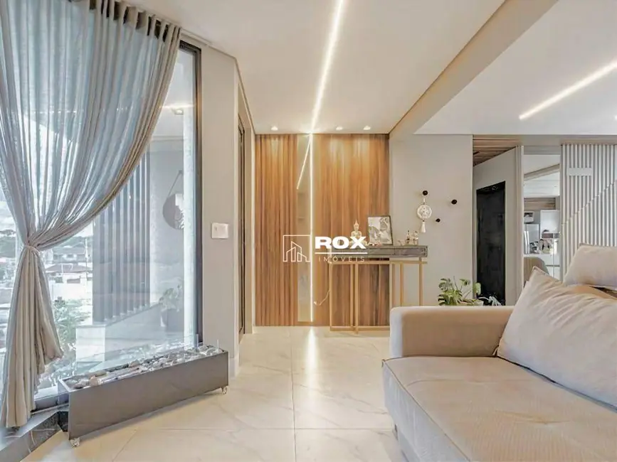 Casa de Condomínio com 4 quartos para alugar, 250m2 em Santa Cândida, Curitiba - PR - imagem 7 Foto 7 de Casa de Condomínio com 4 quartos para alugar, 250m2 em Santa Cândida, Curitiba - PR