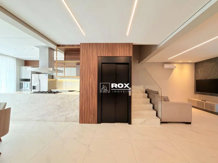 Foto 3 de Casa de Condomínio com 4 quartos para alugar, 250m2 em Santa Cândida, Curitiba - PR