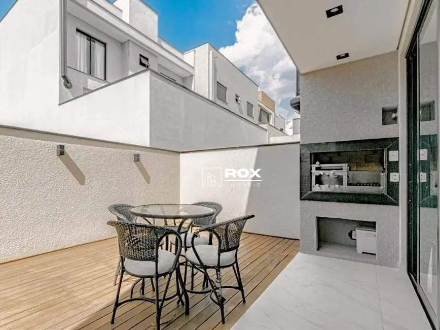 Casa de Condomínio com 4 quartos para alugar, 250m2 em Santa Cândida, Curitiba - PR - imagem 5 Foto 5 de Casa de Condomínio com 4 quartos para alugar, 250m2 em Santa Cândida, Curitiba - PR