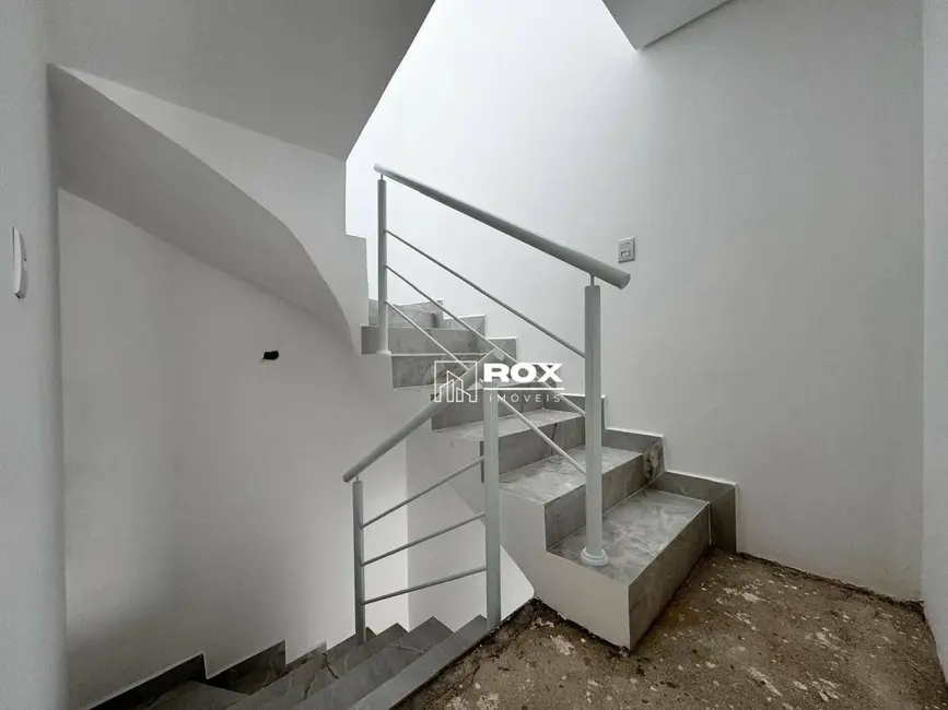 Sobrado com 3 quartos à venda, 155m2 em Santa Felicidade, Curitiba - PR - imagem 9 Foto 9 de Sobrado com 3 quartos à venda, 155m2 em Santa Felicidade, Curitiba - PR