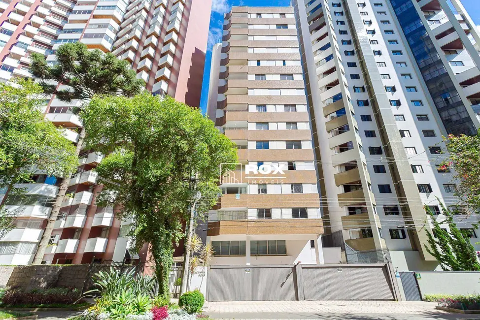 Apartamento com 3 quartos para alugar, 253m2 em Centro, Curitiba - PR - imagem 1 Foto 1 de Apartamento com 3 quartos para alugar, 253m2 em Centro, Curitiba - PR