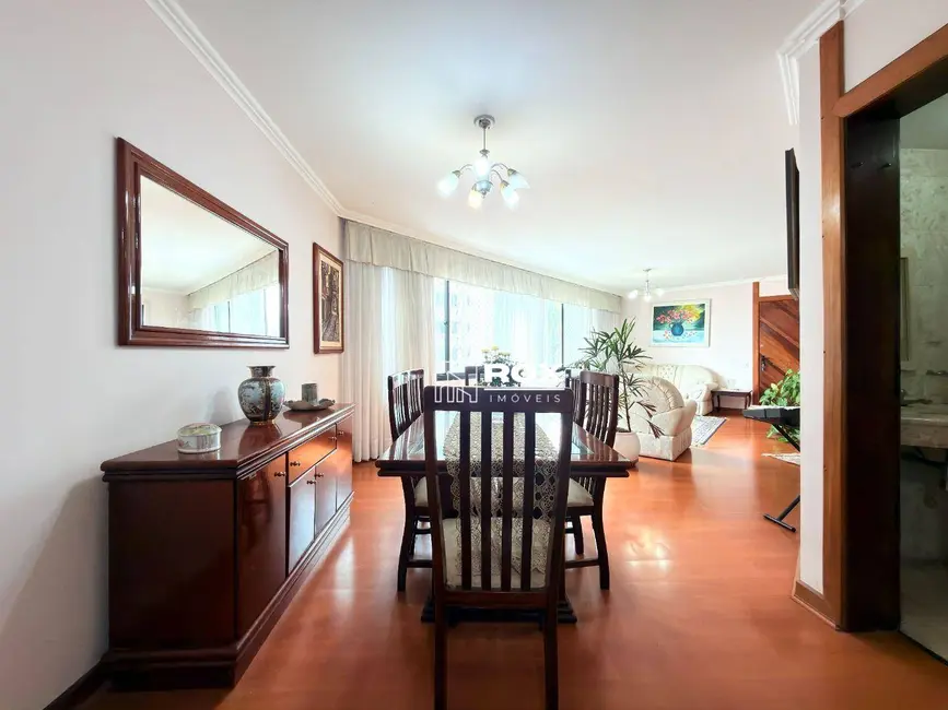 Apartamento com 3 quartos à venda, 266m2 em Batel, Curitiba - PR - imagem 7 Foto 7 de Apartamento com 3 quartos à venda, 266m2 em Batel, Curitiba - PR