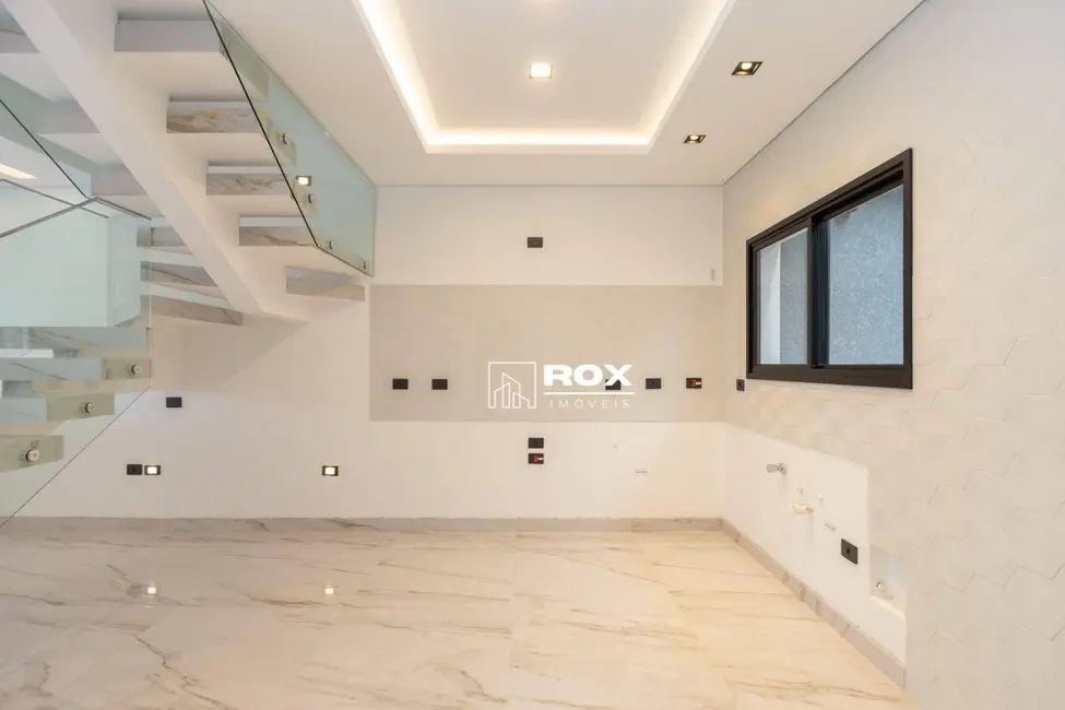 Sobrado com 3 quartos à venda, 169m2 em Vista Alegre, Curitiba - PR - imagem 9 Foto 9 de Sobrado com 3 quartos à venda, 169m2 em Vista Alegre, Curitiba - PR