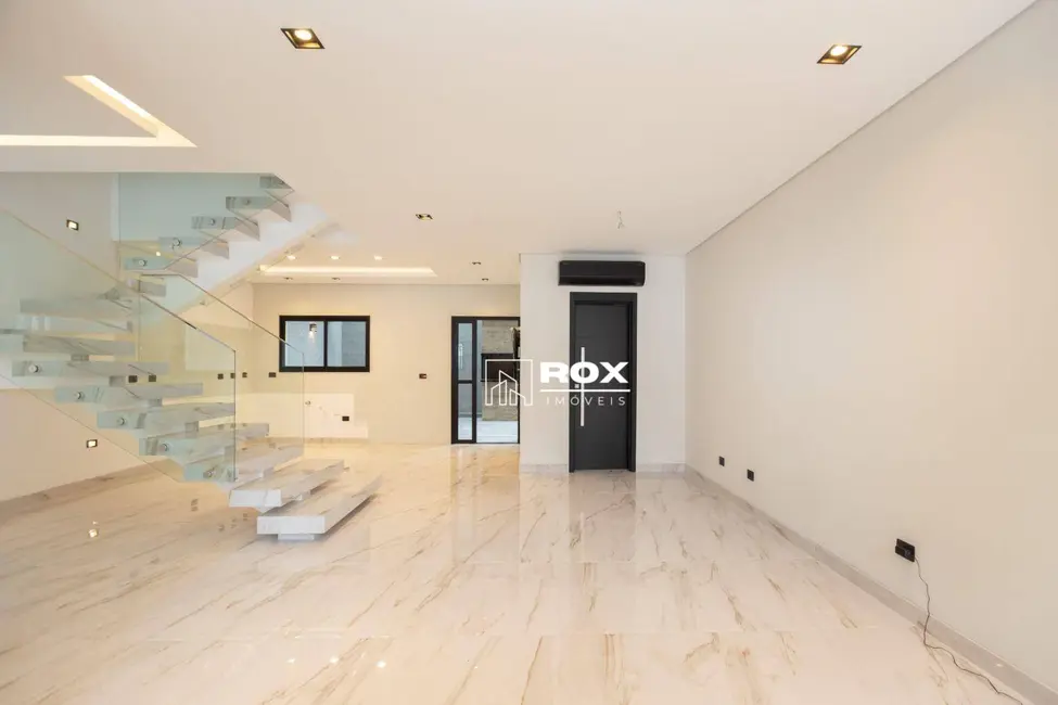 Sobrado com 3 quartos à venda, 169m2 em Vista Alegre, Curitiba - PR - imagem 7 Foto 7 de Sobrado com 3 quartos à venda, 169m2 em Vista Alegre, Curitiba - PR