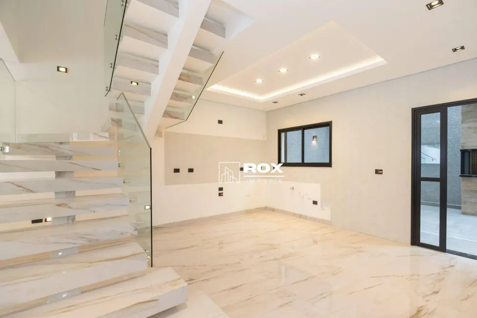 Sobrado com 3 quartos à venda, 169m2 em Vista Alegre, Curitiba - PR - imagem 8 Foto 8 de Sobrado com 3 quartos à venda, 169m2 em Vista Alegre, Curitiba - PR