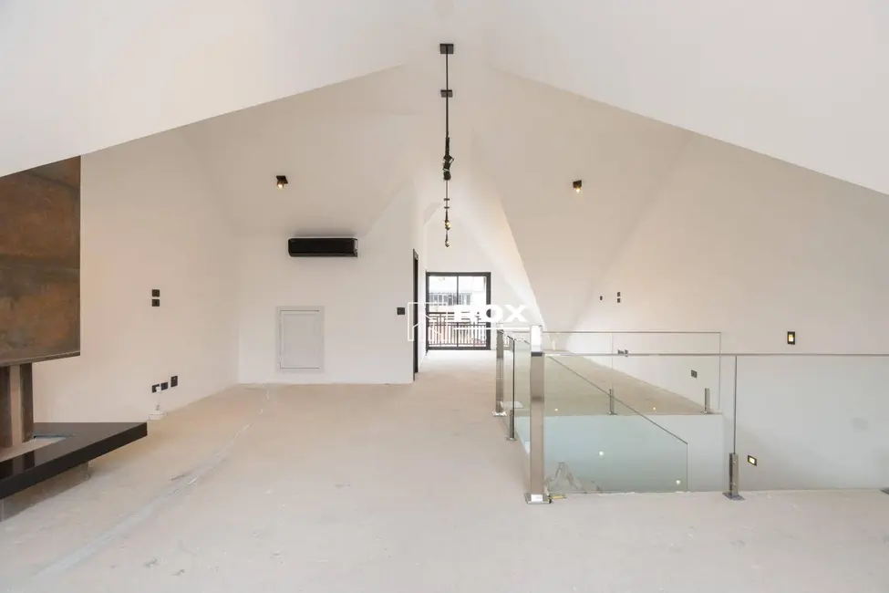 Sobrado com 3 quartos à venda, 169m2 em Vista Alegre, Curitiba - PR - imagem 2 Foto 2 de Sobrado com 3 quartos à venda, 169m2 em Vista Alegre, Curitiba - PR