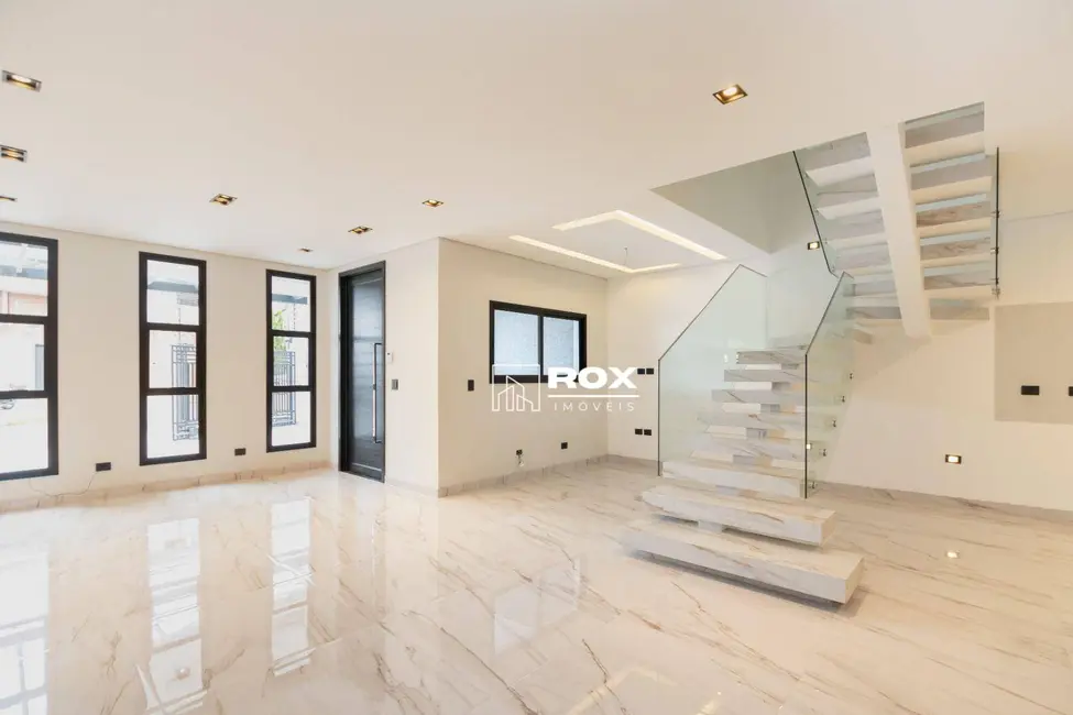 Sobrado com 3 quartos à venda, 169m2 em Vista Alegre, Curitiba - PR - imagem 5 Foto 5 de Sobrado com 3 quartos à venda, 169m2 em Vista Alegre, Curitiba - PR